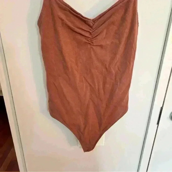 ABERCROMBIE ruched front bodysuit - Picture 3 of 3